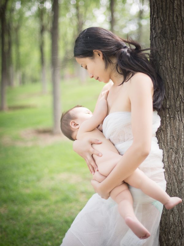 母乳喂养保护家庭，免遭污染配方奶的危害 Breastfeeding Protects Families from Risks of Tainted Formula